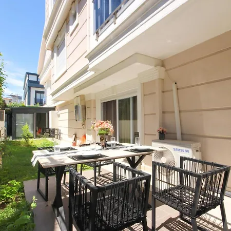 Metropolitan Art Apartment
