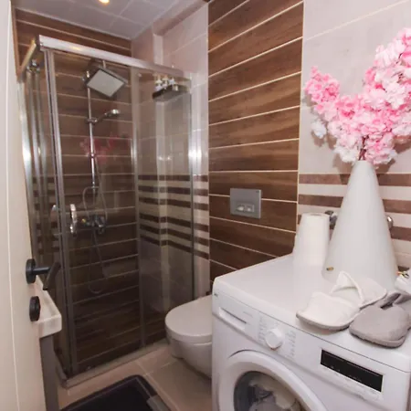 Metropolitan Art Apartment *