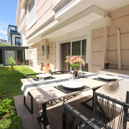 Metropolitan Art Apartment
