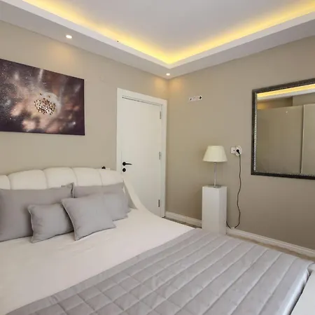 Metropolitan Art Apartment